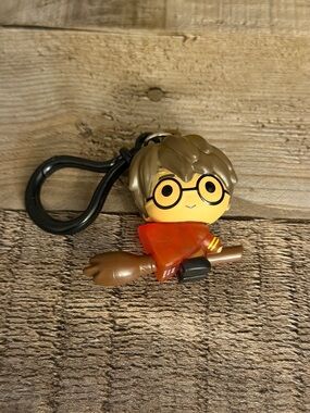 Harry Potter Series One Bag Tag Flying On Broomstick Key Clip Keychain
